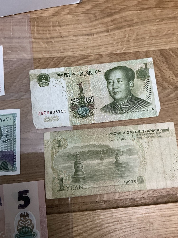8 Assorted Banknotes Of The World
