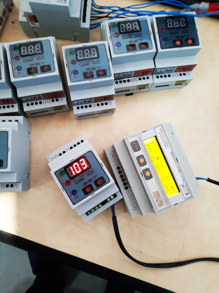 Plasma Cutter CNC THC Torch Height Controller Up ,Down, Arc On outputs