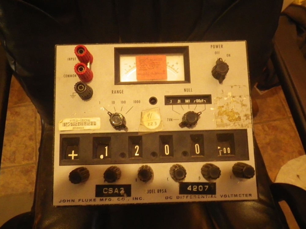 Fluke 895A DC Benchtop Differential Electrical Voltmeter 1-1000 TVM Multi-Range