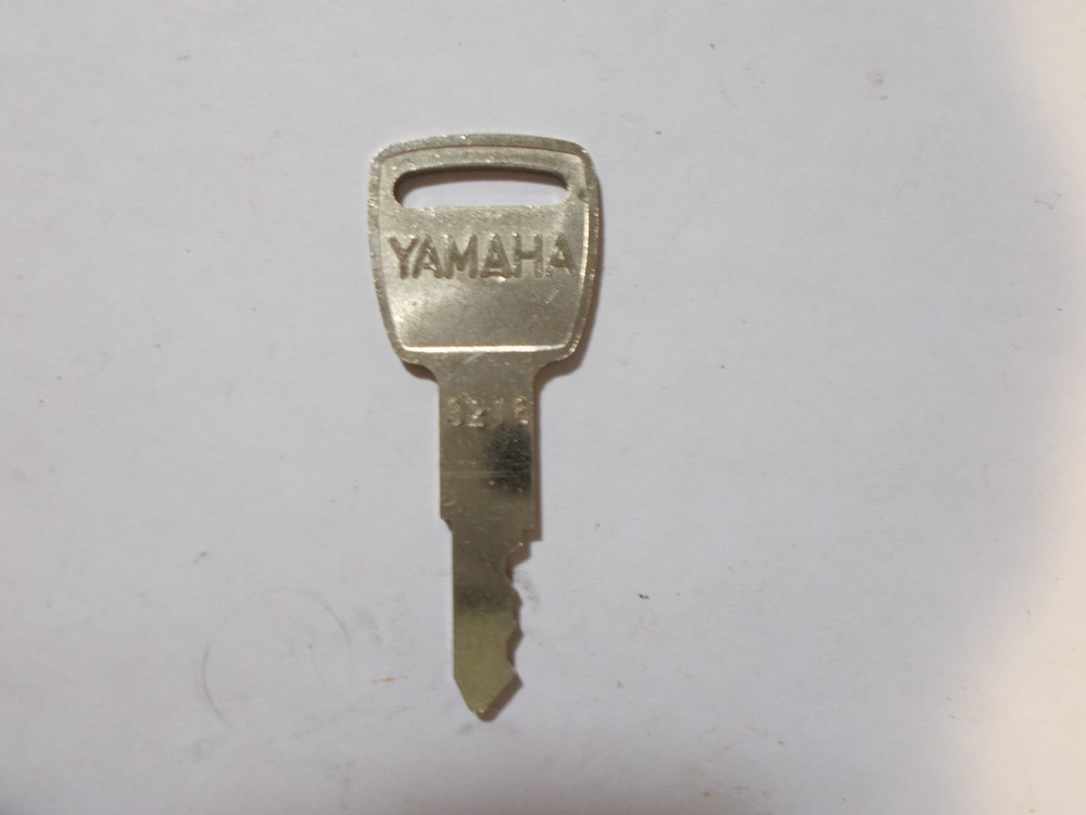 YAMAHA MOTORCYCLE IGNITION KEY #3216 (SPB5-1)