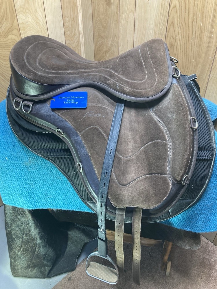 Freeform Treeless English Saddle 18 Inch