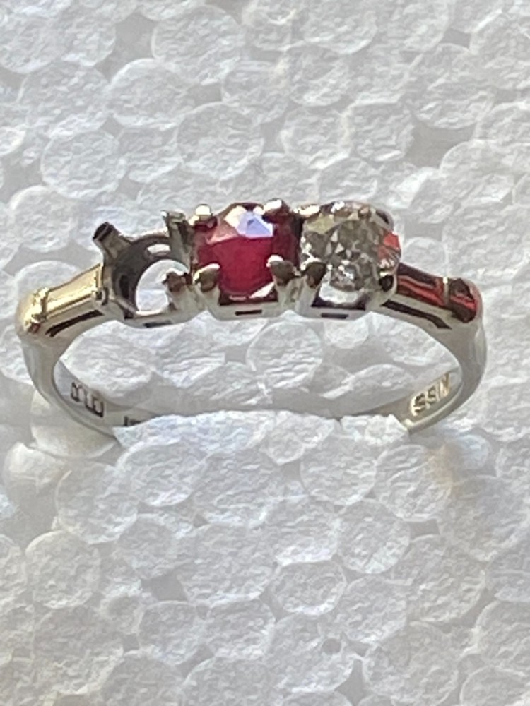 Garnet & Diamond Solid 18k White Gold 2 Stone Ring (MISSING ONE DIAMOND) size 6