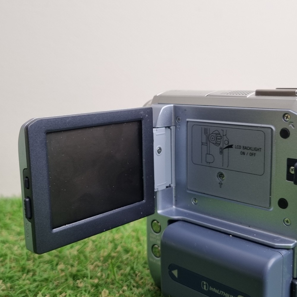Sony Handycam DCR-PC105E Handheld MiniDV Camcorder Silver Tested