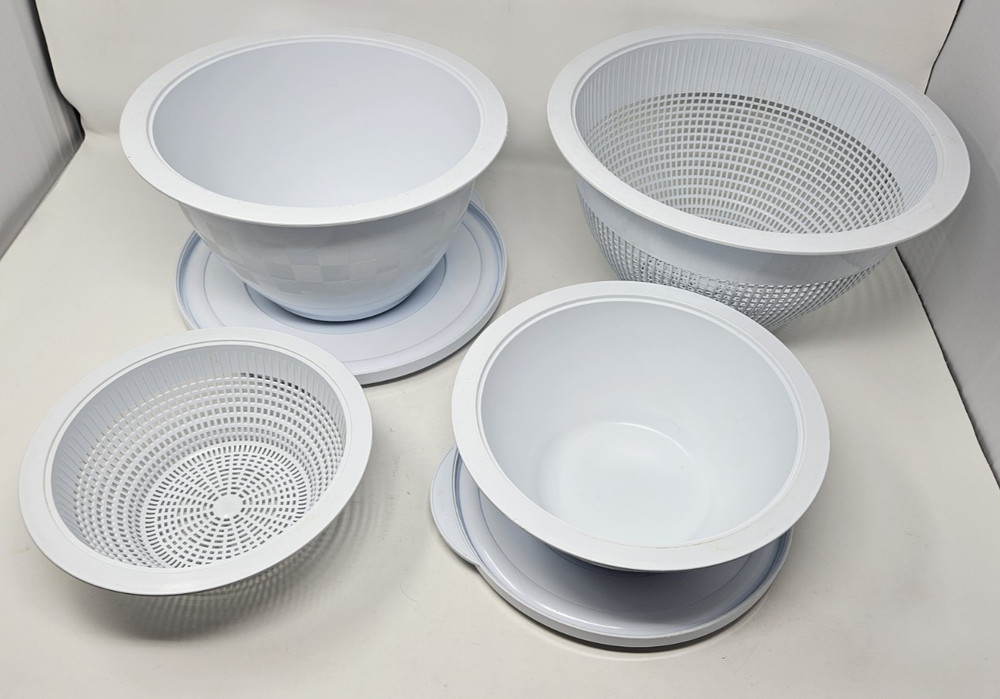 Pampered Chef Nesting Bowl Set w Colanders & Lids Non Slip Checkerboard pattern