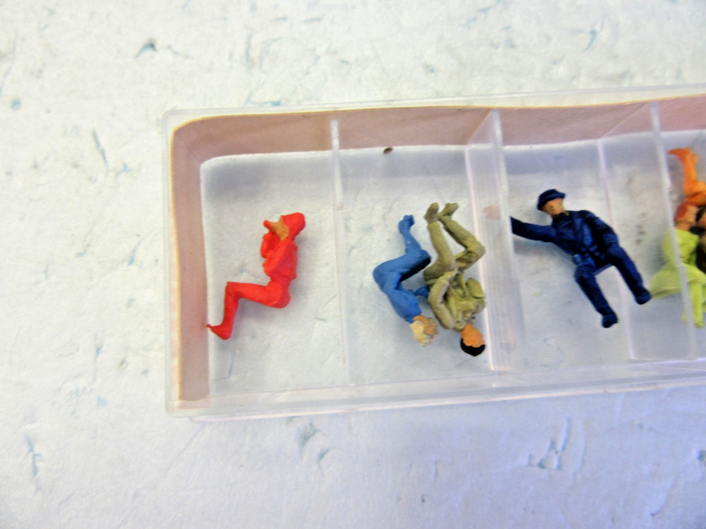 HO - Fleischmann 6470 Sitting People - NIB