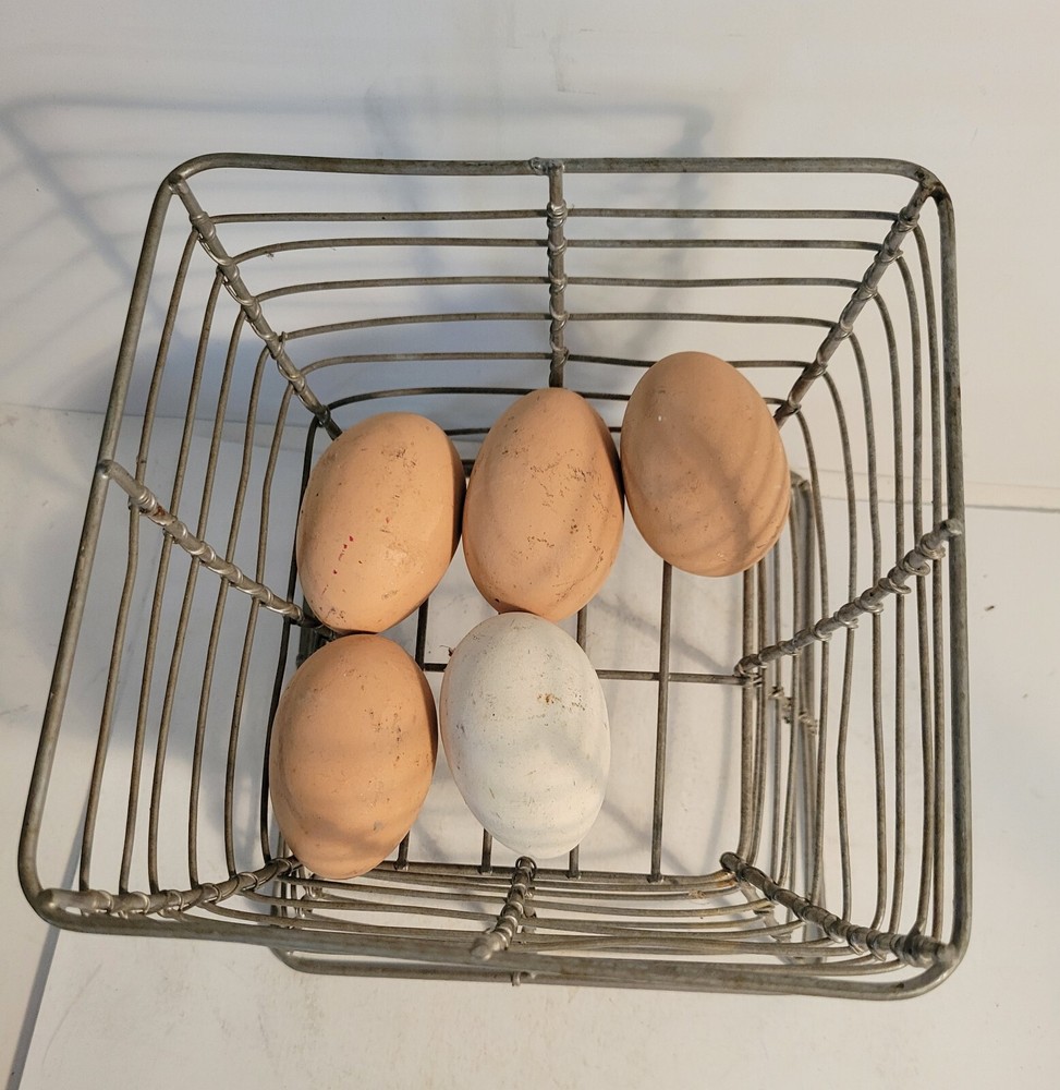 Wire Egg Basket Pedestal with 5 Eggs