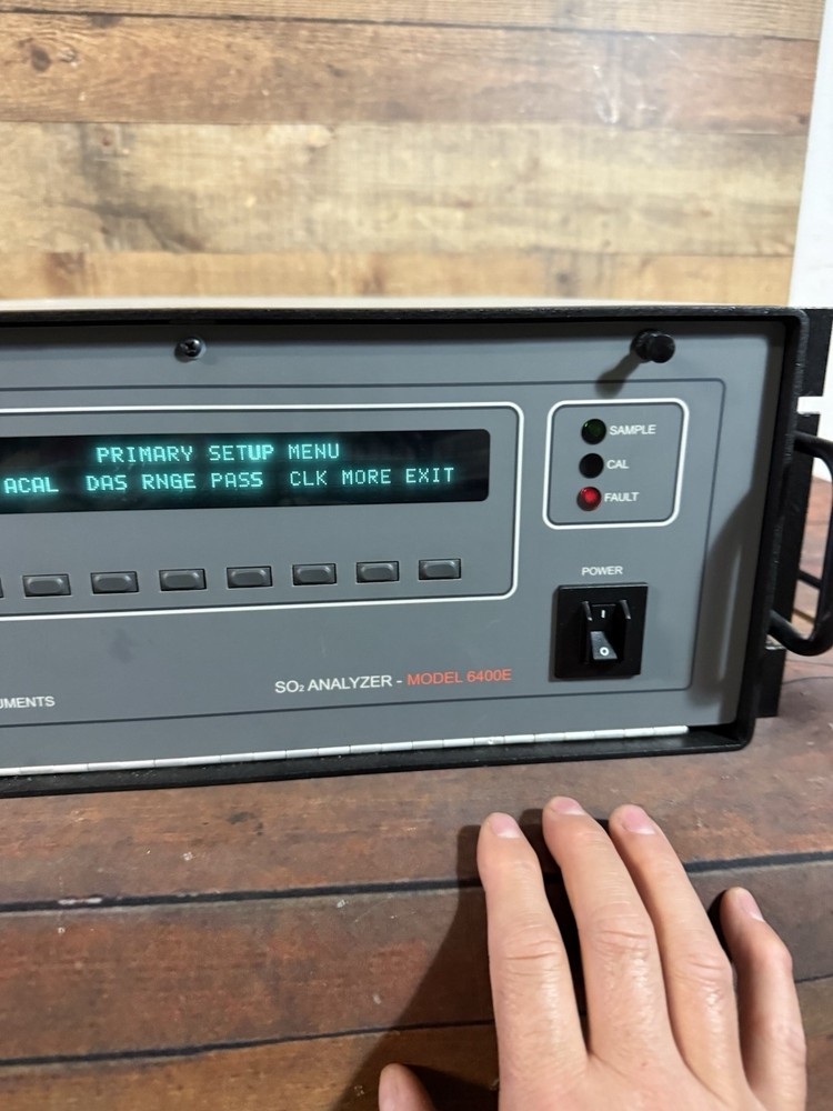Teledyne Instruments SO2 Analyzer Model 6400E Powers On Untested