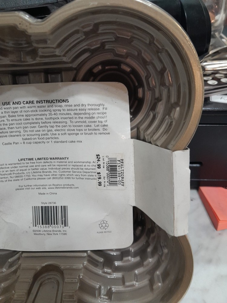 Castle Cake Pan NWT Non Stick Aluminum Bakeware 8-cup Capacity
