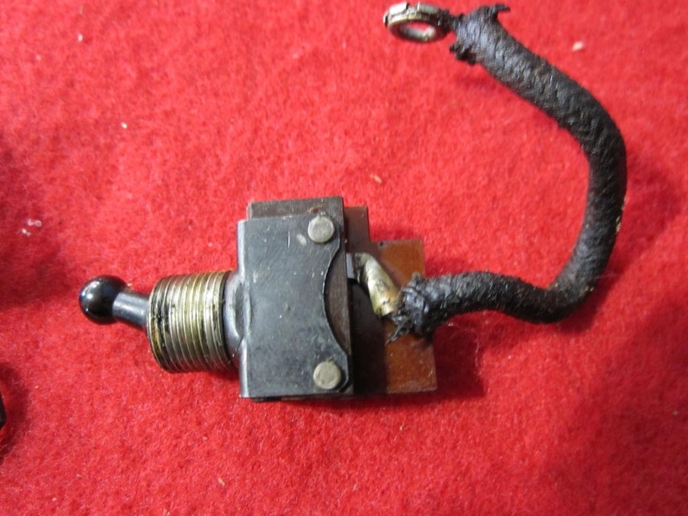 1950 SINGER FEATHERWEIGHT SEWING MACHINE MODEL 221 LIGHT SWITCH