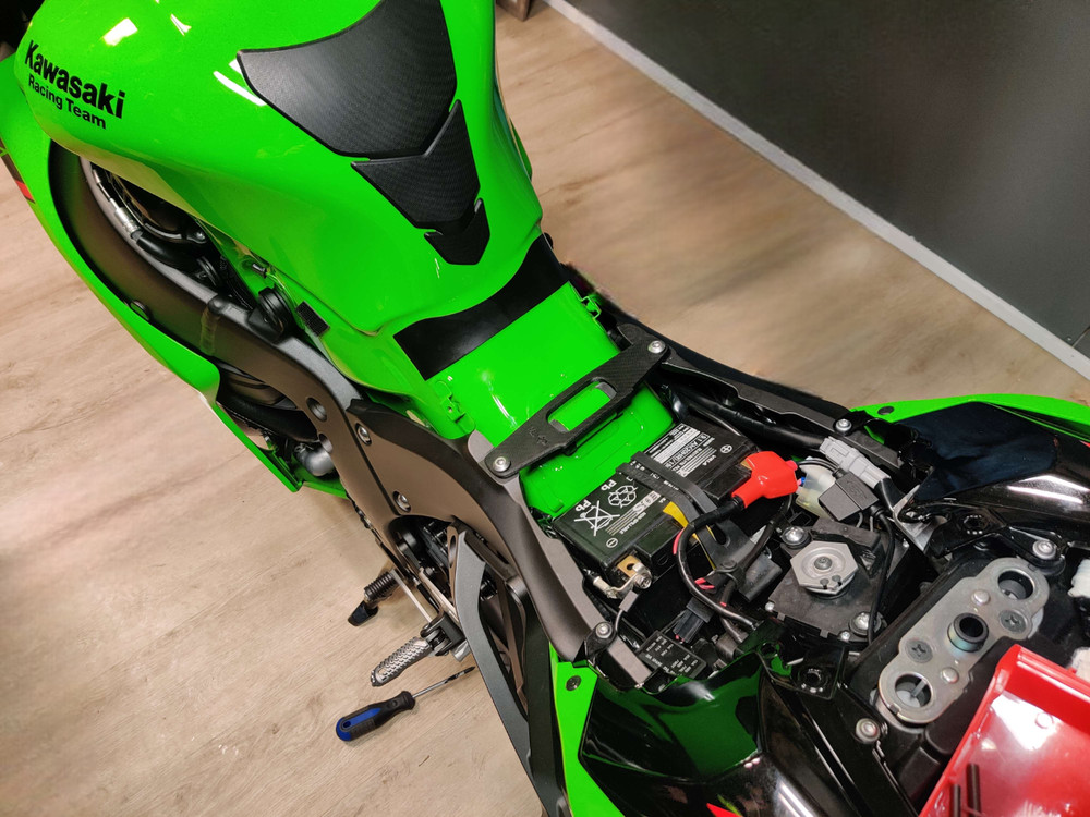 ZX10 (16- Current) Tank Bracket