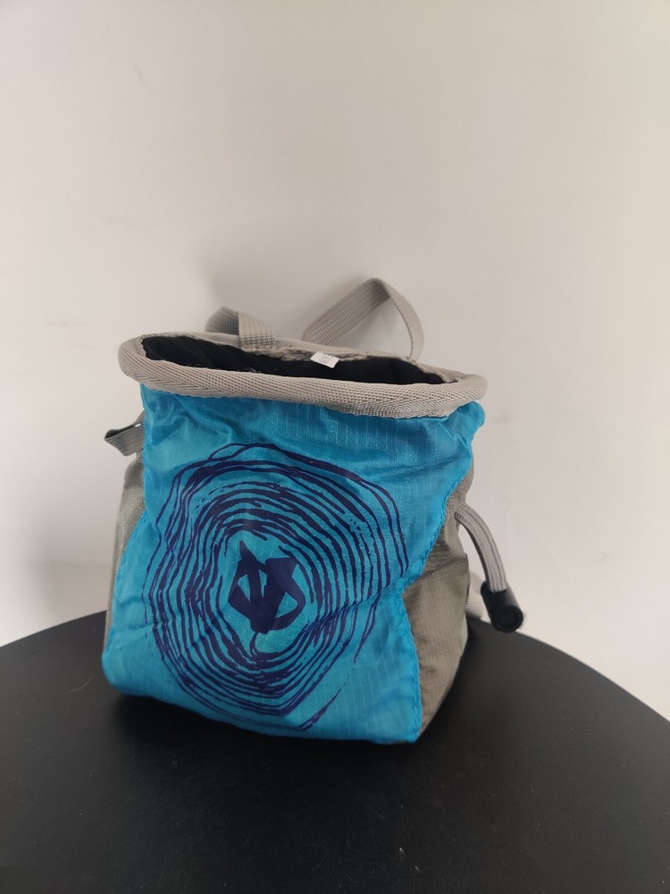 Evolv Roundtangular knit rare Chalkbag - Climbing Boulder BLUE POOL