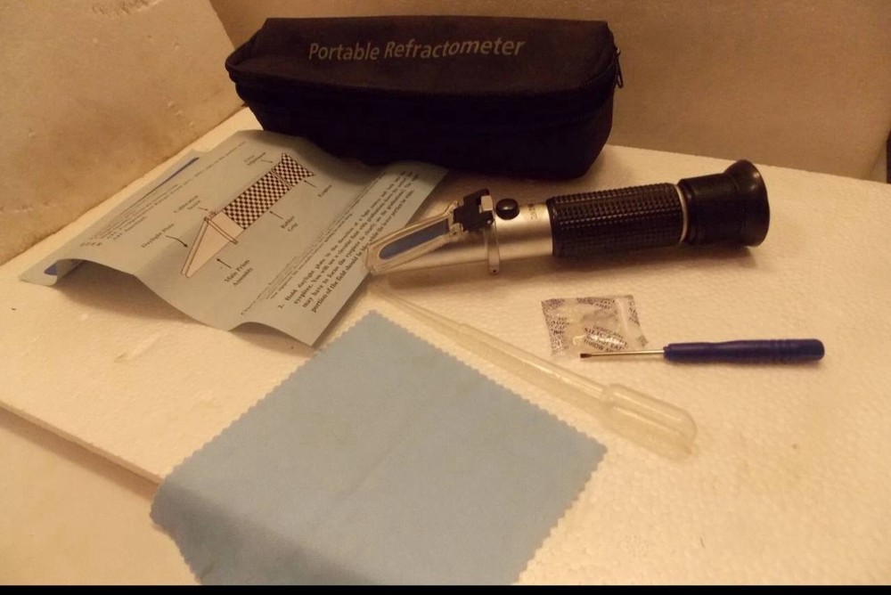 RHB-32ATC Handheld Refractometer with ATC 0–32%
