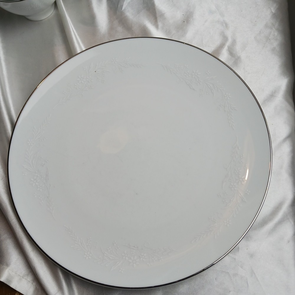NORITAKE GEORGIAN DINNER SET FOR 8 + SERVING PIECES (59 PIECES TOTAL)