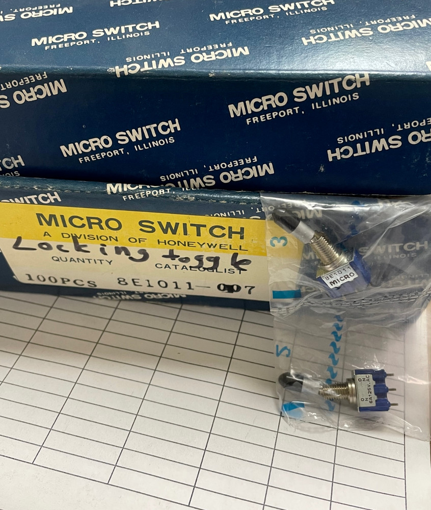 1pc MICRO SWITCH  8E1011 ON-ON LOCKING  MINI TOGGLE  NOS*
