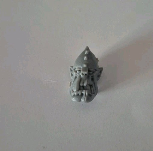 Warhammer Orcs & Goblins bits Orc Boyz Head