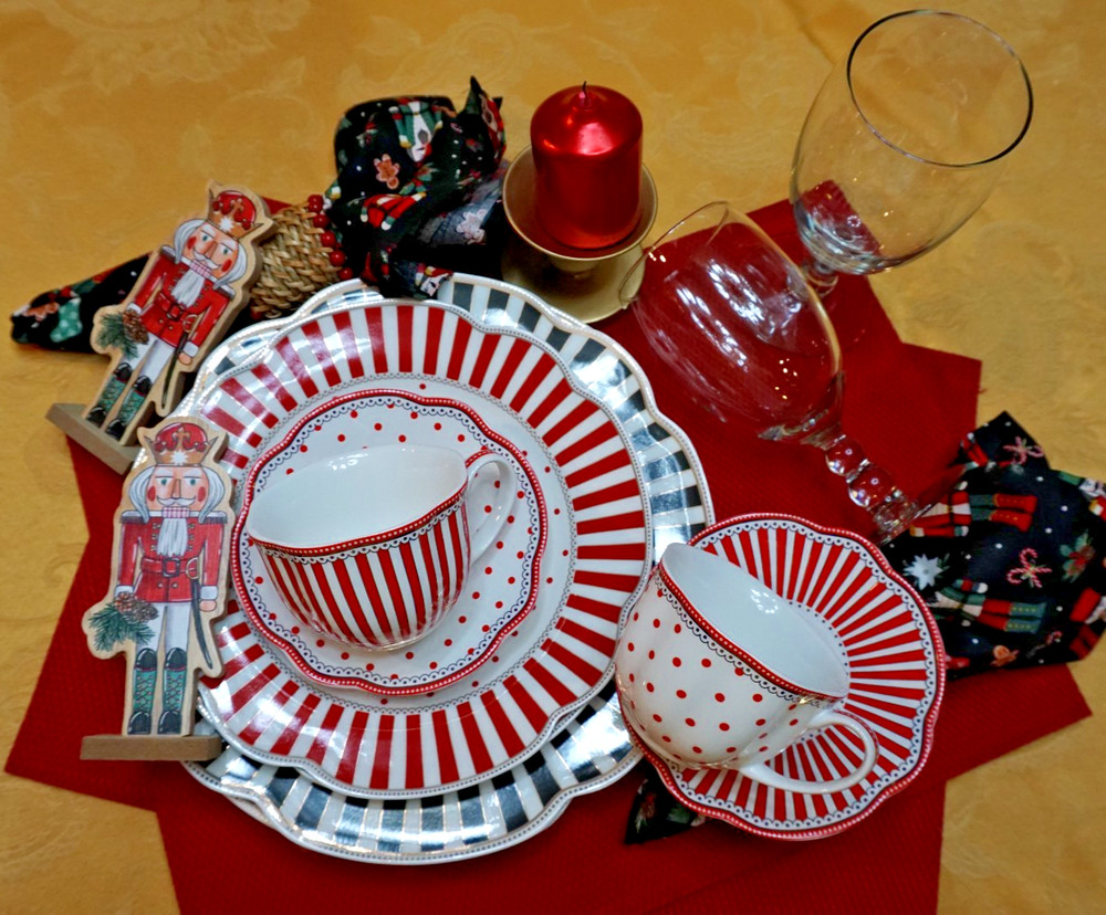 NEW Nutcracker Christmas Ready to Use Tablescape Bundle Kit Service for 2