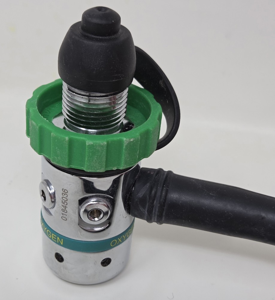 Hollis 210 O₂ Oxygen Regulator Set – First Stage & Second Stage w/ Hose