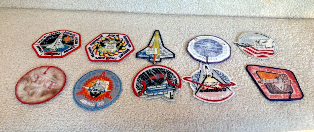 NASA Kennedy Space Center 10 Souvenir Space Emblems Challenger ShuttlePatch Book
