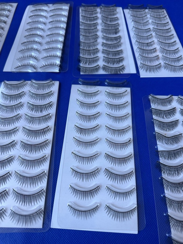 #A19 Lot of false eyelashes