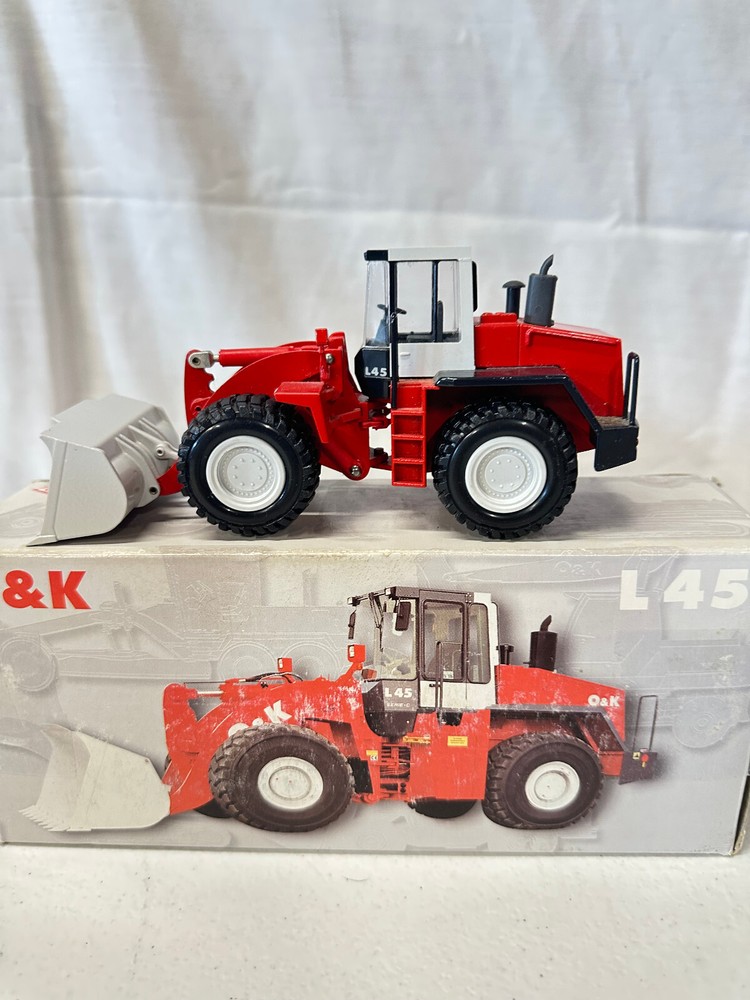 O&K L45 Wheel Loader By Conrad 1/50th Scale
