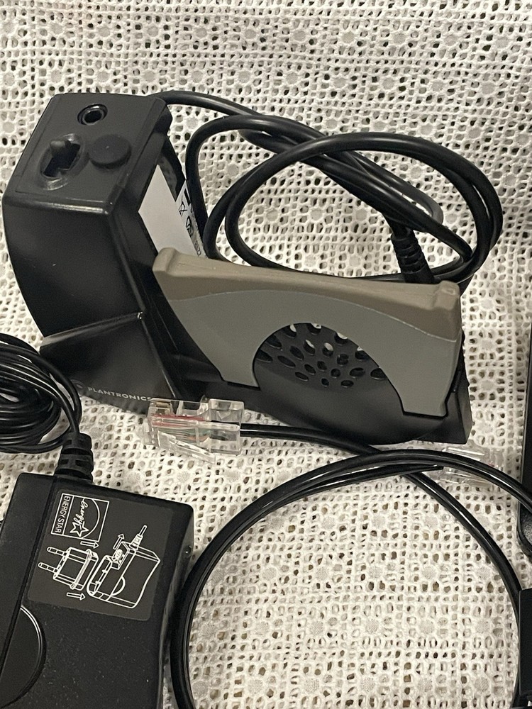 PLANTRONICS Barely Used Telephone Wireless Headset system CS540/HL10
