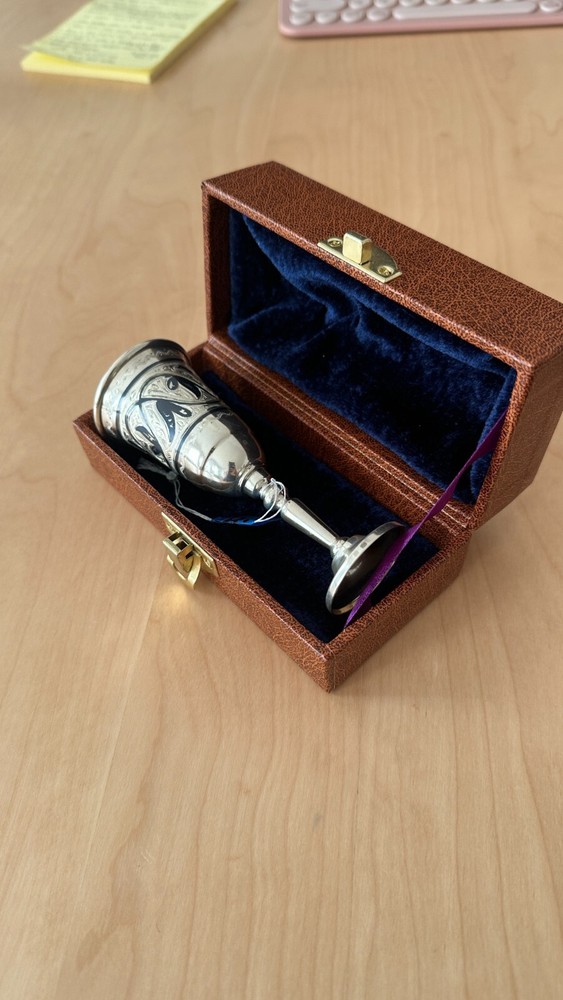 Silver Wine Goblet 2.06 oz (58.16 g) - Vine Pattern w a box