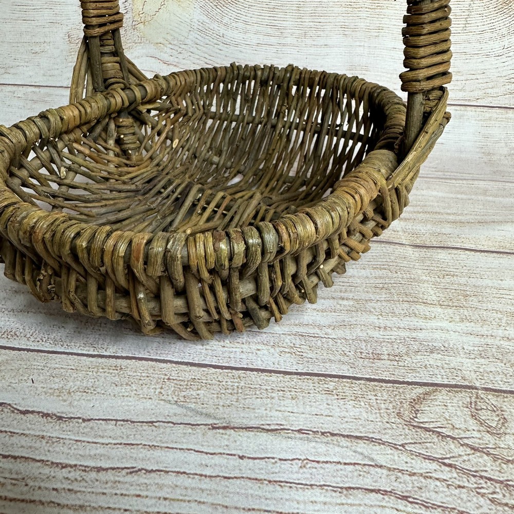 Vintage Retro Primitive Rustic Decorative Loop Handle Basket Cottage Core Nature