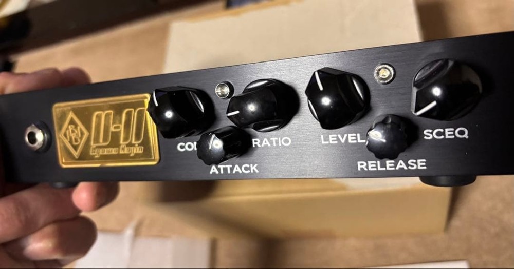 Ultimate Comp II bass compressor half rack size