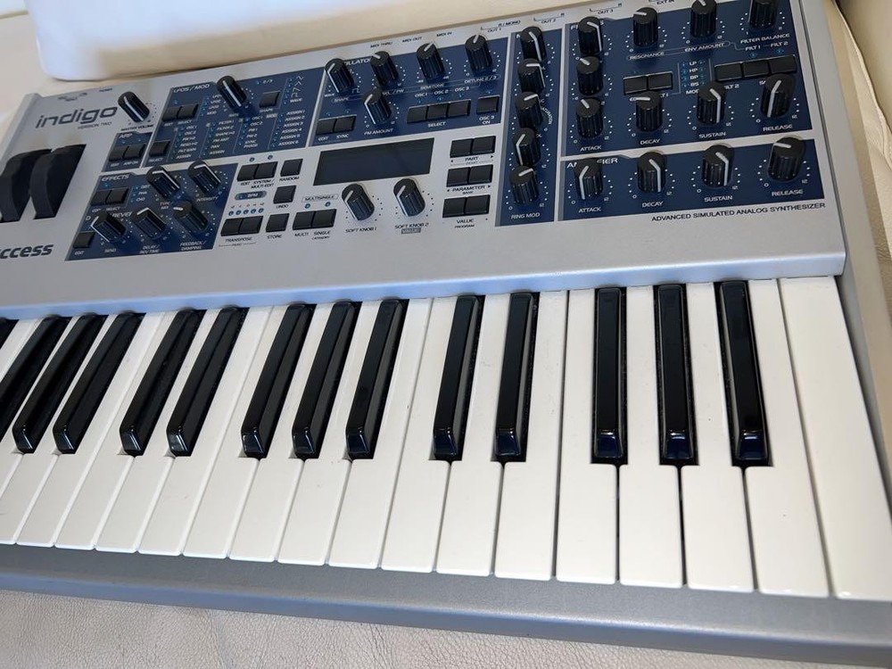 Accesss virus indigo2 Synthesizer Keyboard