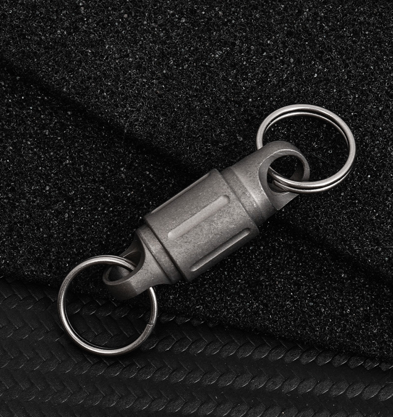 EDC 360 Degree Rotating Titanium Gimbal Keychain Car Keychains with Key Ring