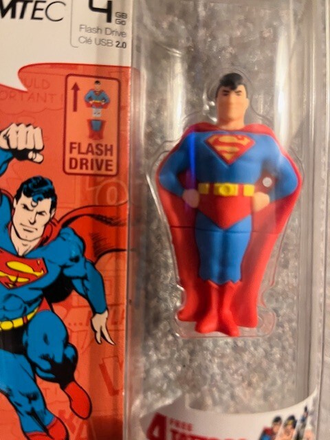 DC Comics - Superman Themed 4 GB USB 2.0 Flash Drive (Includes 4 Tattoos)