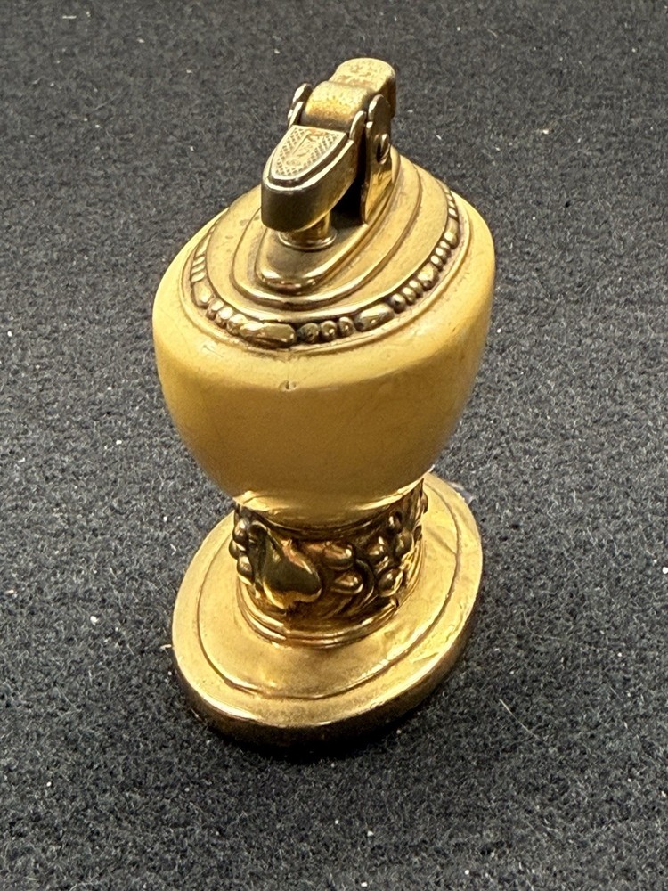 Vintage Ronson "Leona" Table & Desk Lighter