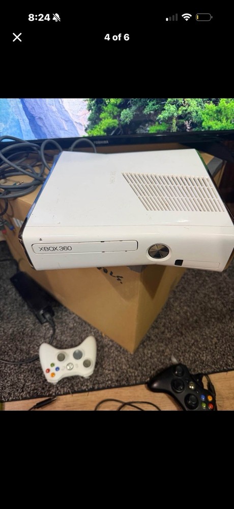 Microsoft Xbox 360 White Console Bundle Kinect Wi-Fi Controllers Madden NFL 12