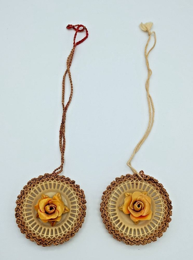 1950s Yellow Rose Curtain Tie Back or Light Pull Strings Plastic w/ Crochet 3D
