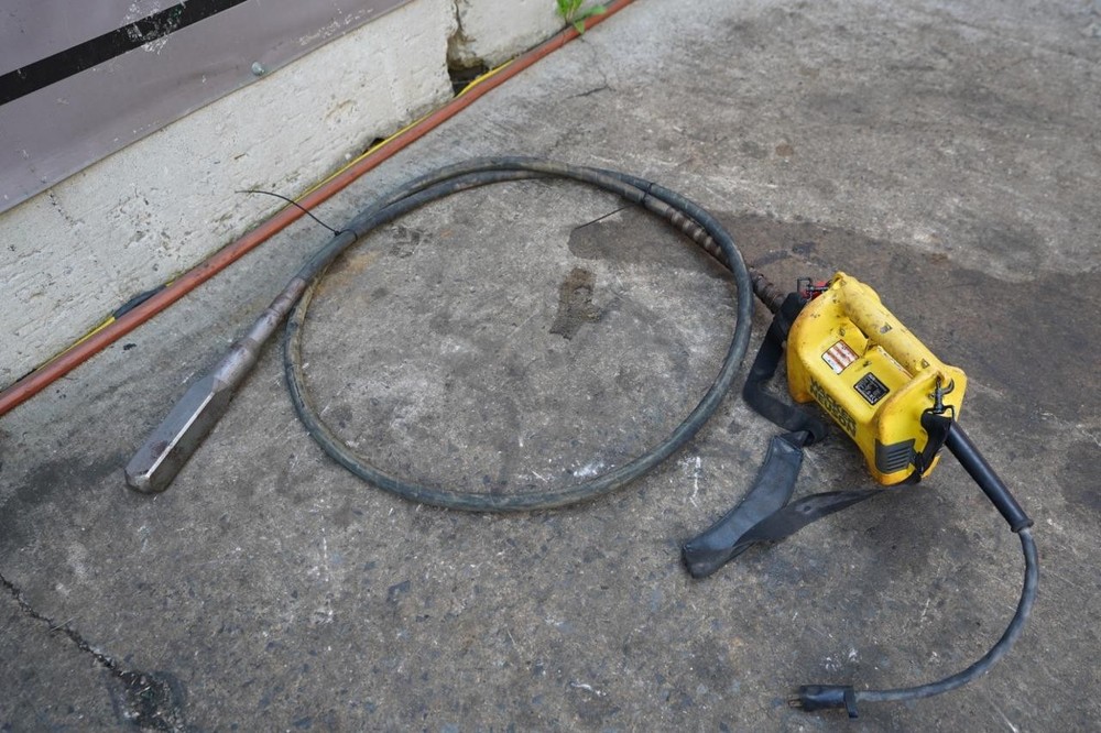Wacker M2500 Concrete Vibrator Works Fine