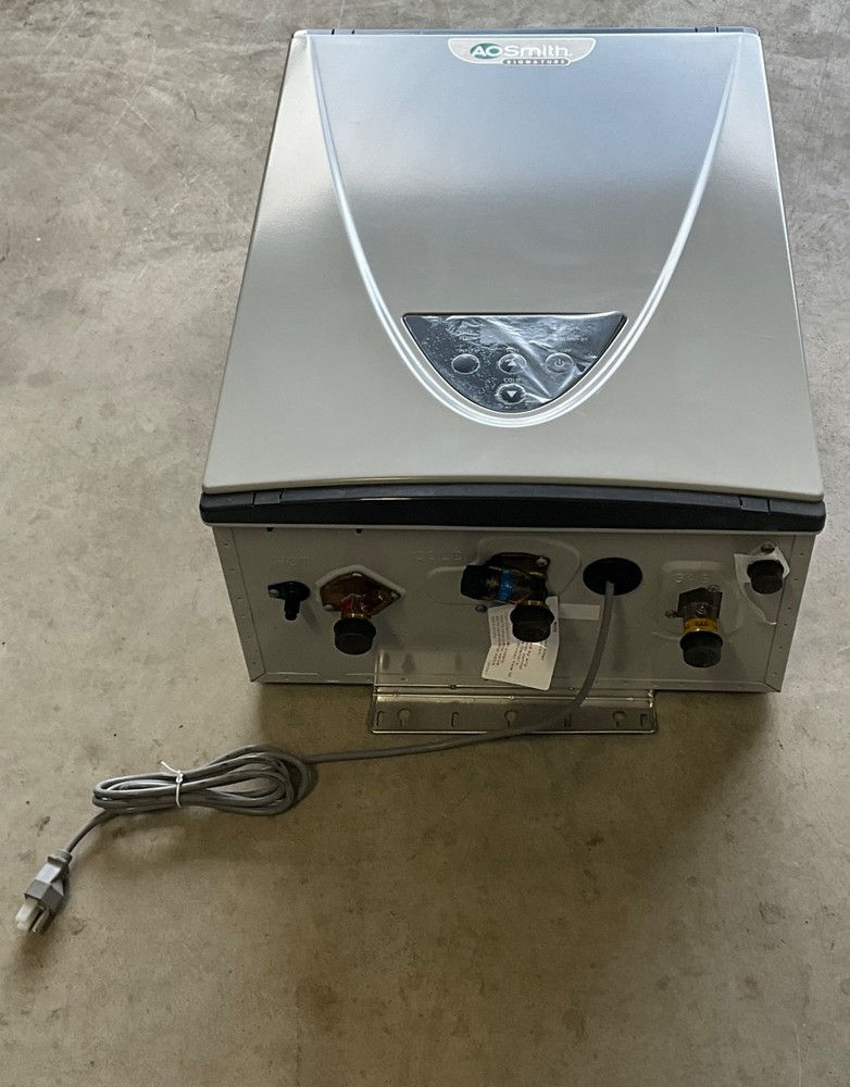 AO SMITH NATURAL GAS TANKLESS ON DEMAND WATER HEATER, AT-H3J-DV-N, NEW, NO BOX
