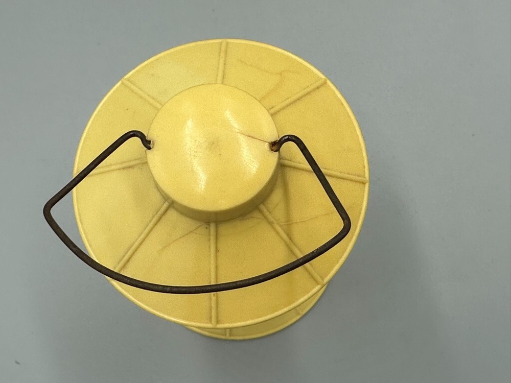 c 1950 Railroad LANTERN Yellow Plastic & GLASS CANDY CONTAINER Millstein A&E 448