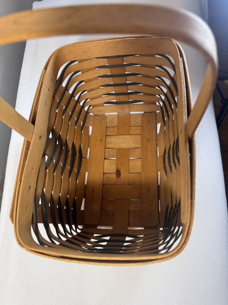 1995 Longaberger Heartland Basket with handle Medium