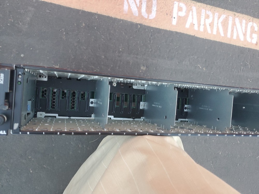 Dell Compellent SC220 Direct Attached Storage Array 2x PS / No trays or Control