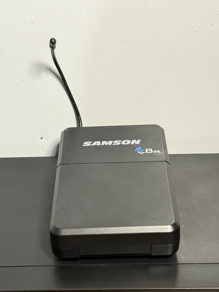 Samson CR88 Wireless Receiver w/samson cb88 transmitter & headset - Works Great!