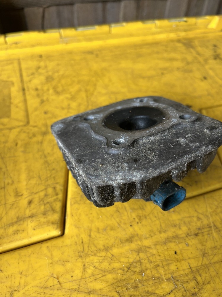 PEUGEOT SPEEDFIGHT 2 ENGINE CYLINDER HEAD OEM