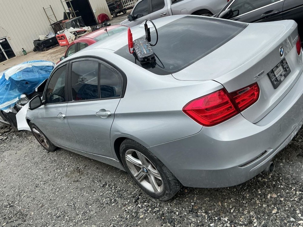 320I 2015 Glove Box 4982380