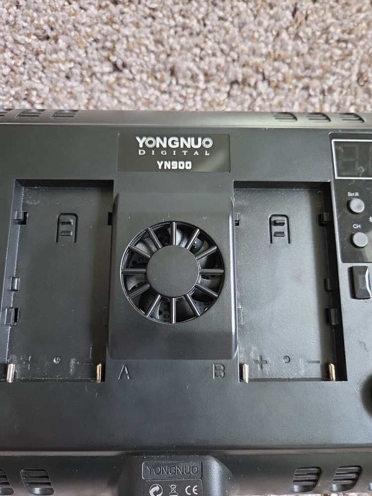 YONGNUO YN900 Wireless LED Studio Video Panel Light Only