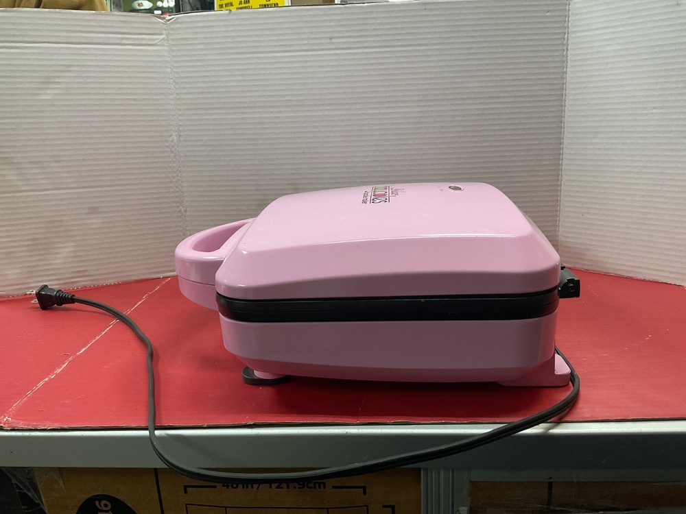 fullsize deluxe babycakes cupcake maker makes 12 used