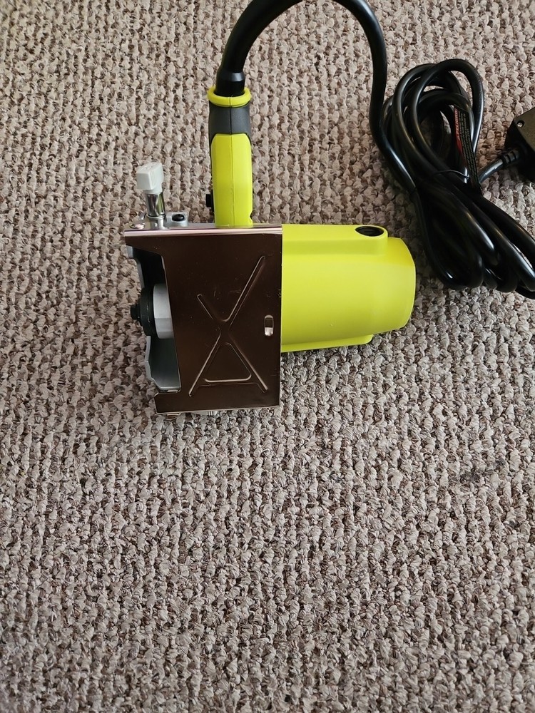 RYOBI TC401 "4" HAND HELD TILE SAW.