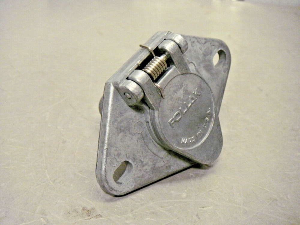 Pollak 11404 Zinc Plated 4-way Round Connector Socket