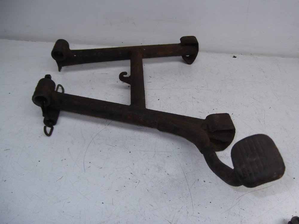 SUZUKI GSX250 CENTRE STAND + SPRING