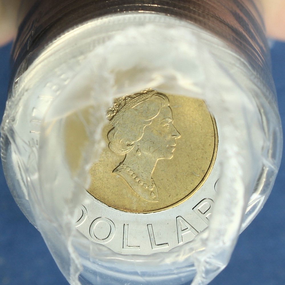 Canada 2000 Toonie 2$ from a Mint Roll - Special Knowledge Reverse