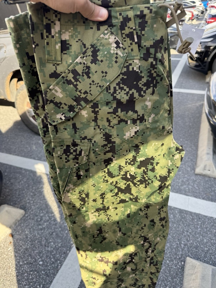 New US Navy Uniform Working Parka Type III Size Medium Regular