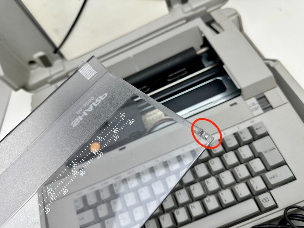 Sharp PA-3250 Electronic TypeWriter 12w Portable With Case Works